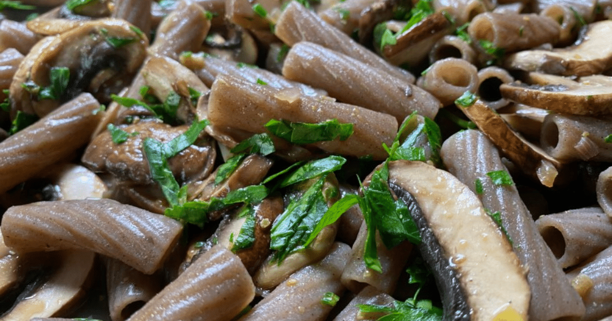 Pâtes de sarrasin et champignons teriyaki